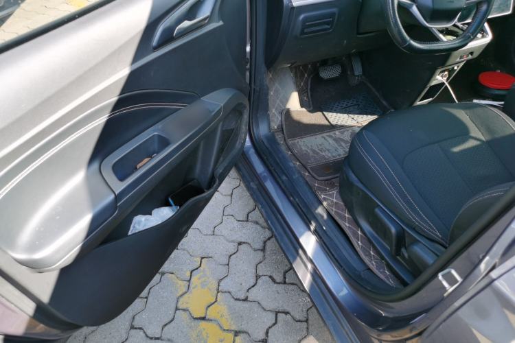 Used NETA V 2021 Standard Range Entertainment Version – Upgraded Model Driver Seat