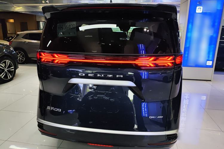 Used Denza D9 2022 DM-i 970 Four-Wheel Drive Prestige Model Rear