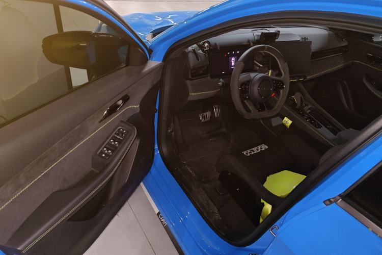 Used Lynk & Co 03 2023 03+ TCR Cyan Front-Wheel-Drive Version
