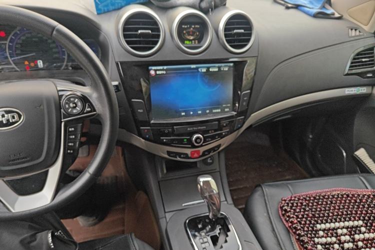 Used BYD S7 2015 2.0T Upgraded Automatic Luxury Version Audio And AC Panel