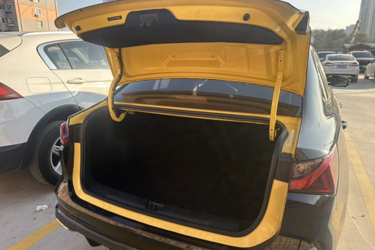 Used Roewe i5 2023 1.5L CVT Flagship Edition
