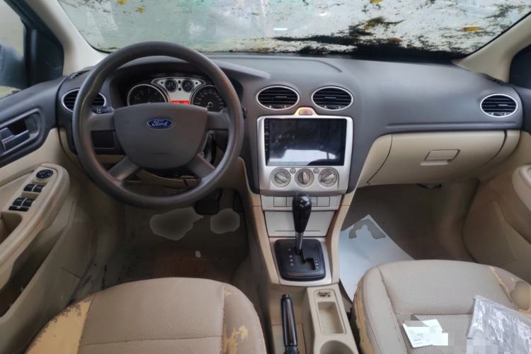 Used Ford Focus 2012 Sedan Classic 1.8L Automatic Base Model Center Console