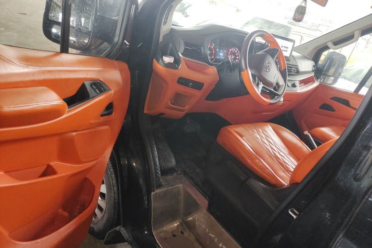 Used SAIC MAXUS Xintu V90 2022 2.0T Automatic Zhiyun King Rear-Drive Long Wheelbase High-Roof Design with Single Rear Tire—6/7 Seater