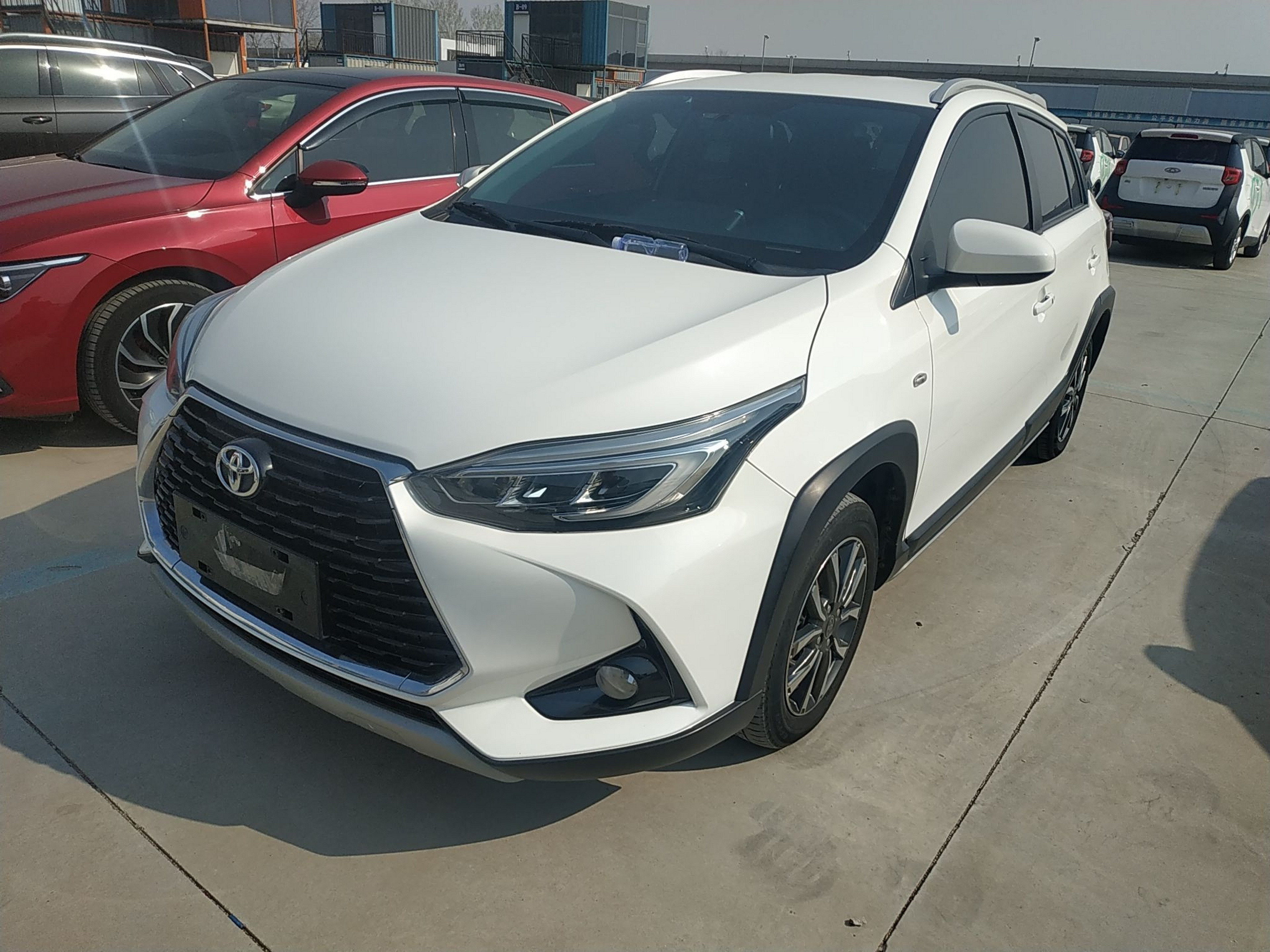 تحت مقدمة السيارة