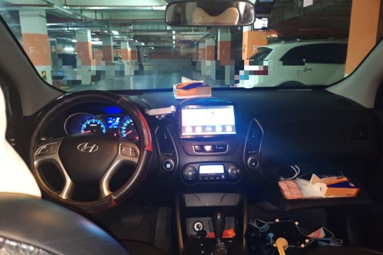 Used Hyundai ix35 2013 2.0L Automatic Two-Wheel Drive Smart GLS China IV Standard Center Console