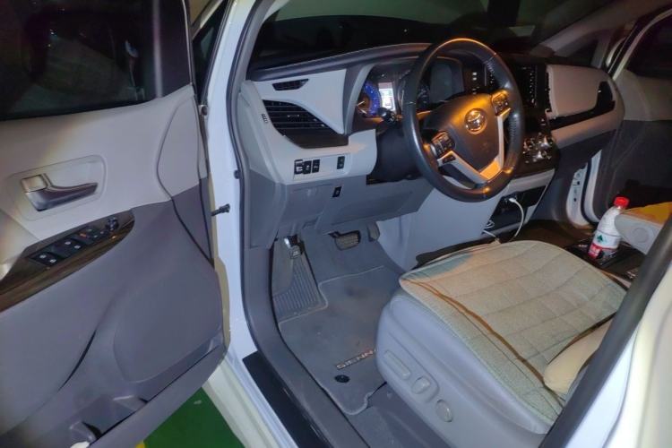Used Toyota SIENNA 