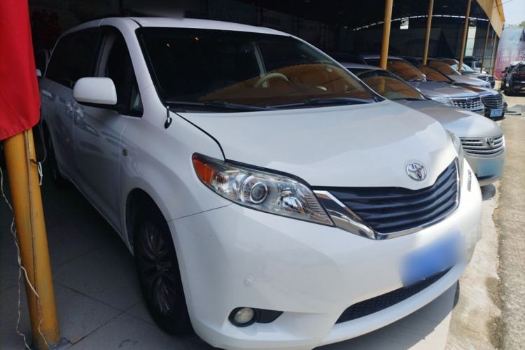 Used Toyota Sienna 2014 3.5L Sienna LE Two-Wheel Drive U.S. Specification