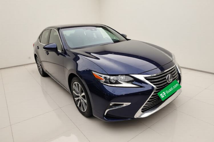 Used Lexus ES 2015 300h Comfort Edition

