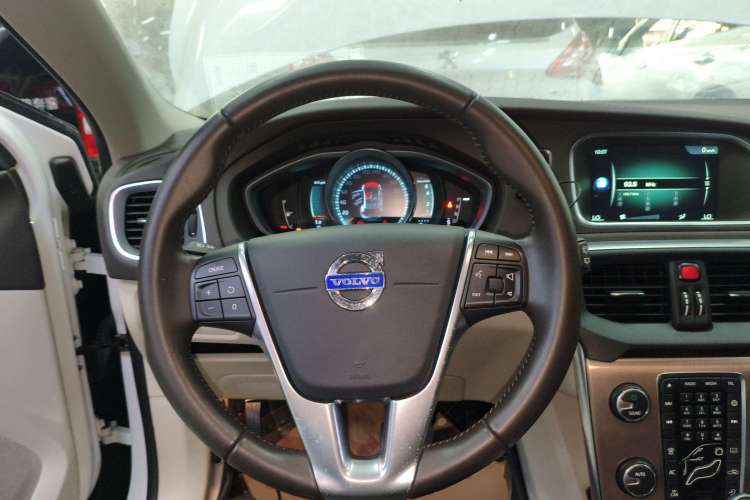 Used Volvo V40 2015 Cross Country T5 AWD Smart Luxury Edition