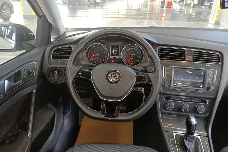 Used Volkswagen Golf 2017 1.6L Automatic Comfort Million-Vehicle Anniversary Edition Steering Wheel