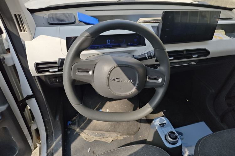 Used Geely Galaxy Panda 2024 Panda Mini 200km Endurance Bear Steering Wheel