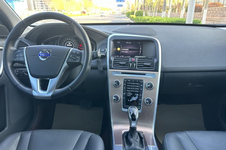 Used Volvo XC60 2017 T5 Smart Upgrade Edition Interior 4