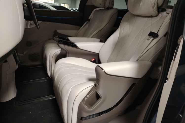 Used Denza D9 2022 DM-i 970 Four-Wheel Drive Flagship Model
