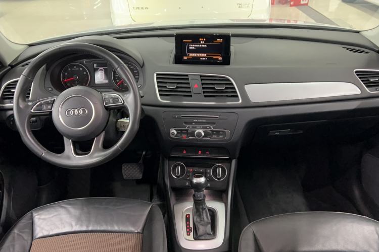 Used Audi Q3 2018 30th Anniversary Edition 30 TFSI Fashion Model Center Console