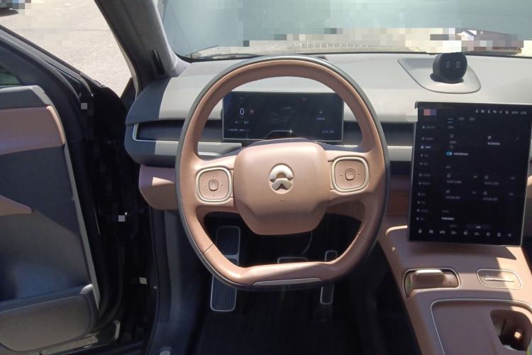 Used Nio ES8 2024 75 kWh Executive Edition Steering Wheel