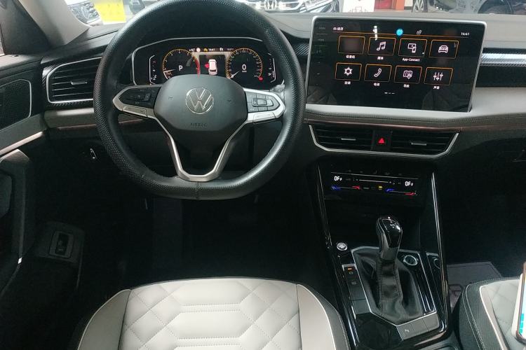 Used Volkswagen Tayron 2024 300TSI Two-Wheel-Drive Luxury Plus Advanced Version Steering Wheel