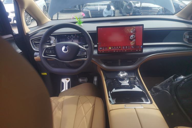 Used Denza D9 2025 DM-i Smart Drive 1020 Four-Wheel Drive Deluxe Model
