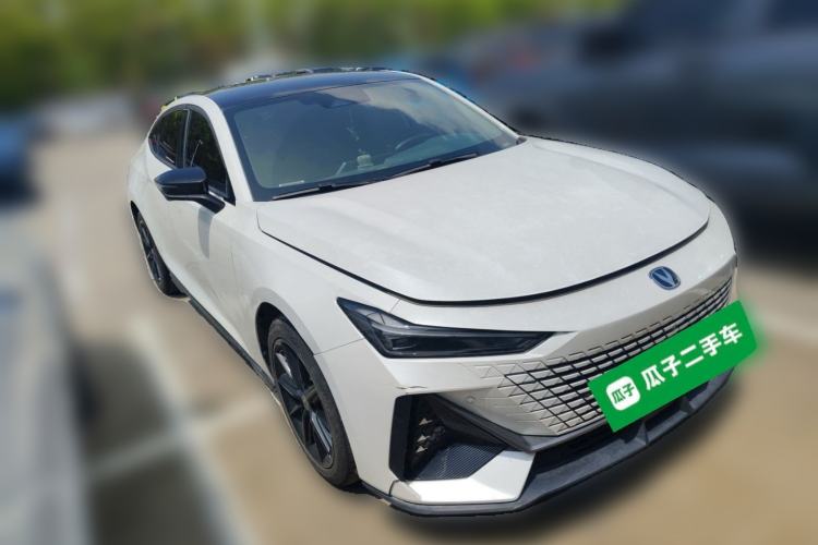 Used CHANGAN UNI-V 2023 1.5T Prestige Model Front Right 45 Deg