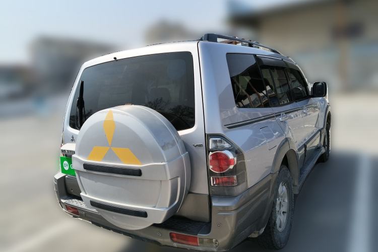 Used Mitsubishi Pajero 2011 V73 3.0L AT GLX
