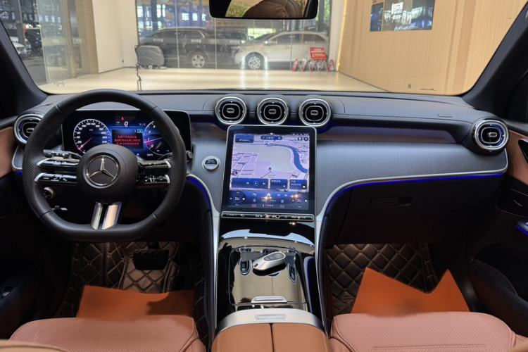 Used Mercedes-Benz GLC 2023 GLC 260 L 4MATIC Luxury 7-Seater Interior 5