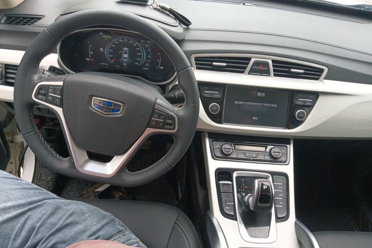 Used Geely Auto Emgrand X7 Sport 2020 1.8TD DCT Two-Wheel Drive Smart Connect 4G-Enabled Version Center Console