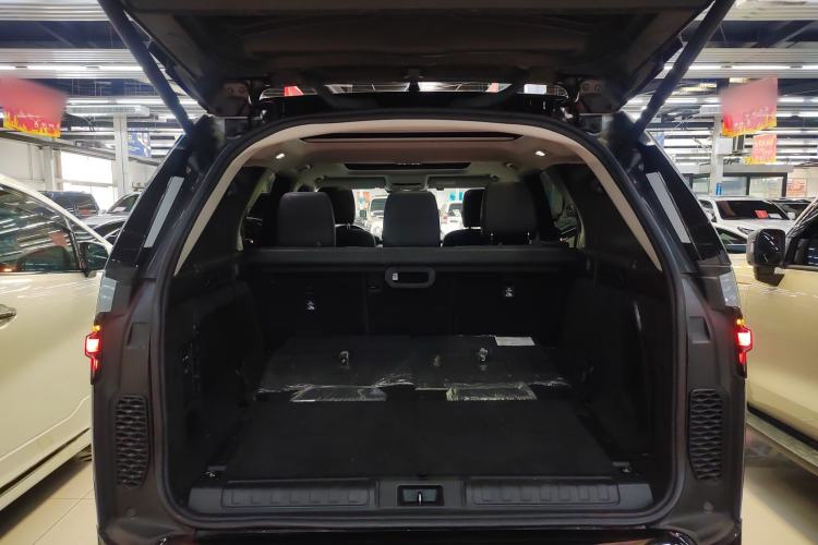 Used Land Rover Discovery 2023 Revised Version 360 PS R-Dynamic S