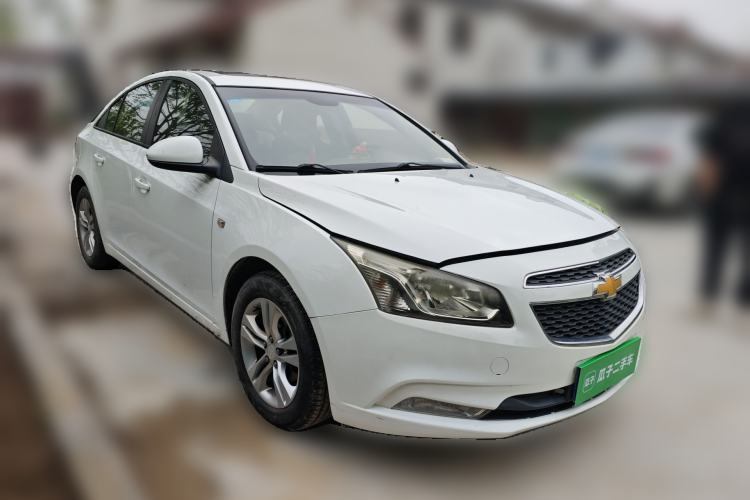 Used Chevrolet Cruze 2015 1.5L Classic SE MT Front Right 45 Deg