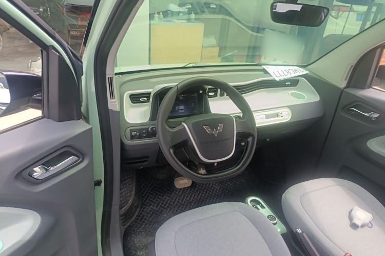Used Wuling Hongguang MINIEV 2021 Macaron Sandwich Model 120 km Lithium Iron Phosphate Center Console