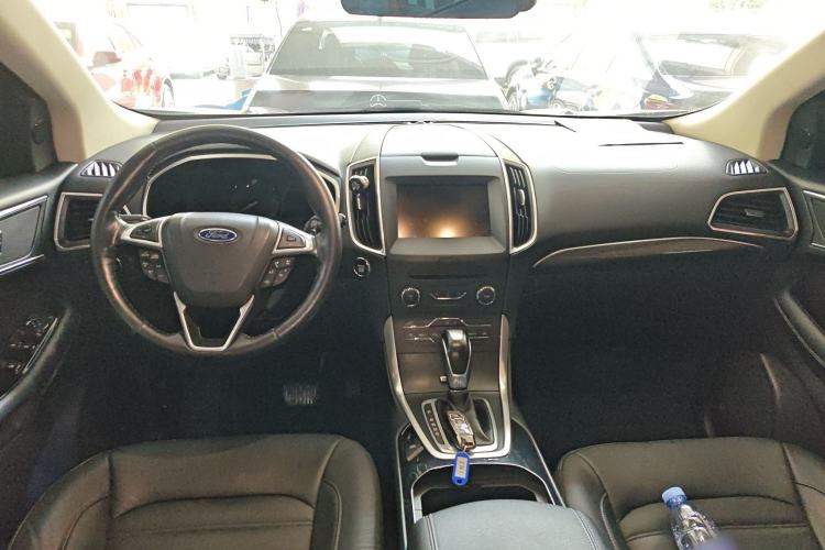 Used Ford Edge 2015 2.0T GTDi Two-Wheel-Drive High-Line Version Center Console