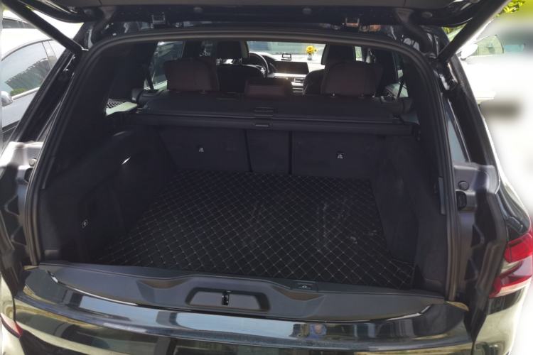 Used BMW X5 2022 xDrive 40Li M Sport Package Trunk