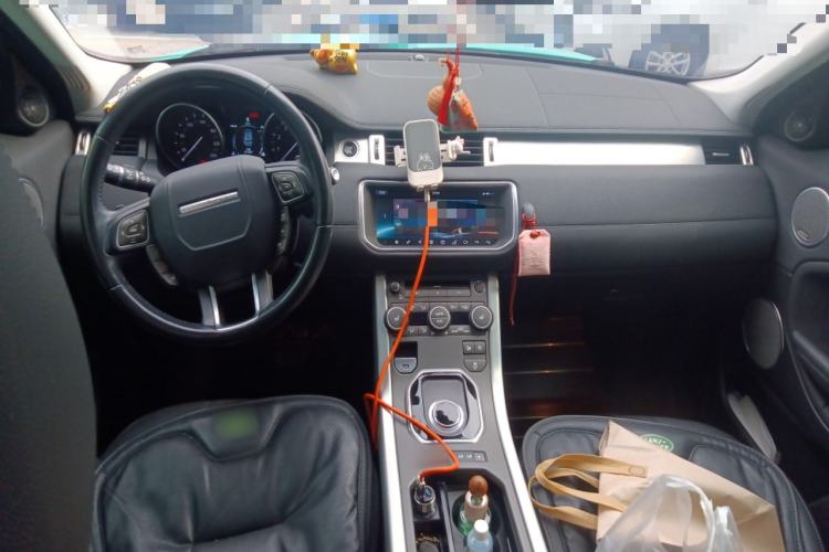 Used Land Rover Range Evoque 2018 240 PS SE Smart Brilliance Edition Center Console