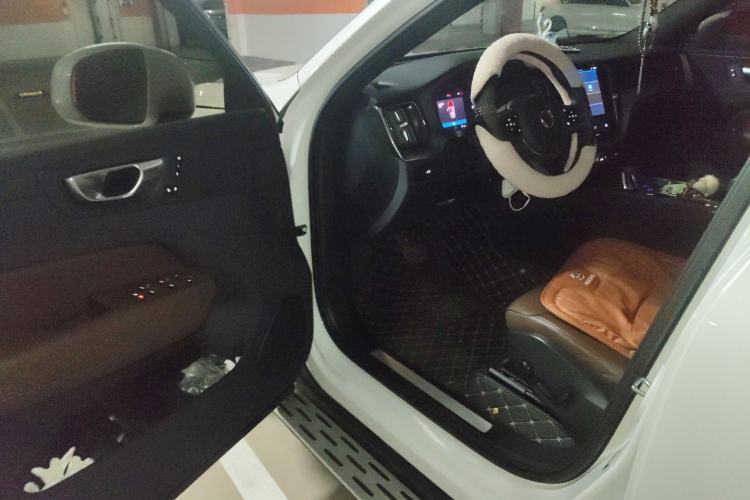 Used Volvo XC60 2024 B5 4x4 Smart Luxury Edition Driver Seat