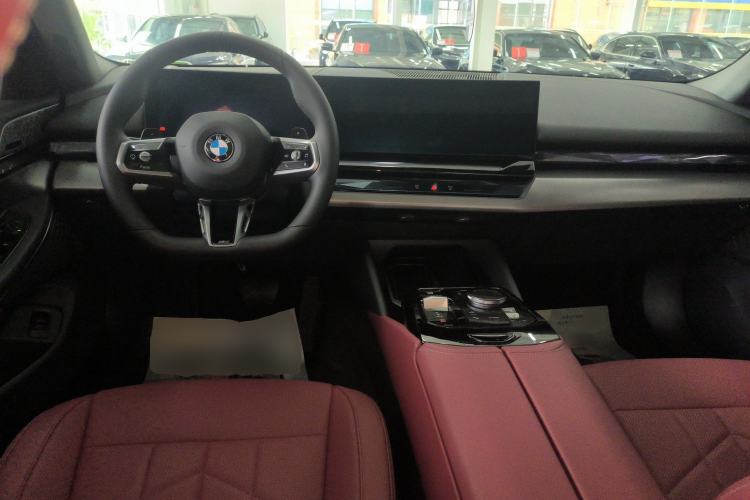 Used BMW 5 Series 2025 525Li M Sport Package Center Console