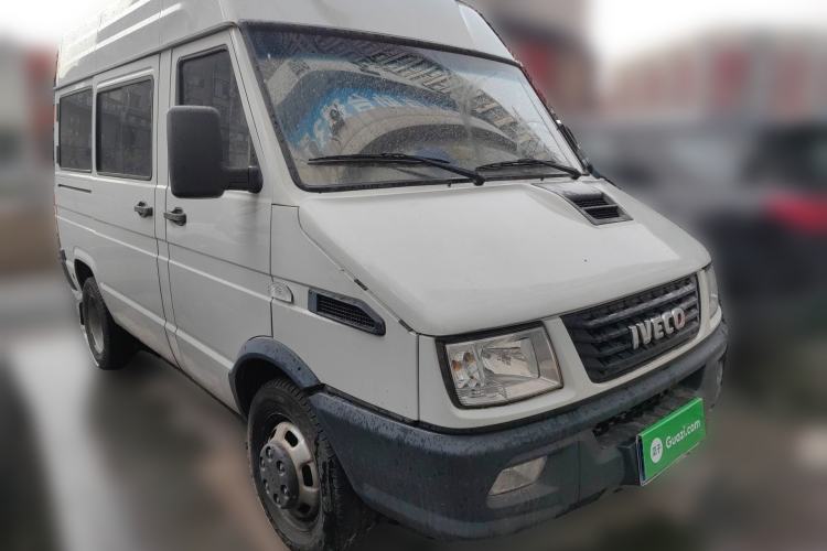 Used Iveco Daily 2020 2.5T A35 Passenger Van with Dual Tires Mid-Roof Design 5-9 Seater Side-Sliding Door China V Emission Standard Front Right 45 Deg