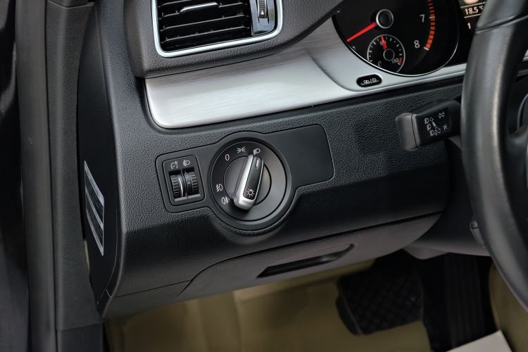 Used Volkswagen Magotan 2015 1.8TSI Advanced Model
