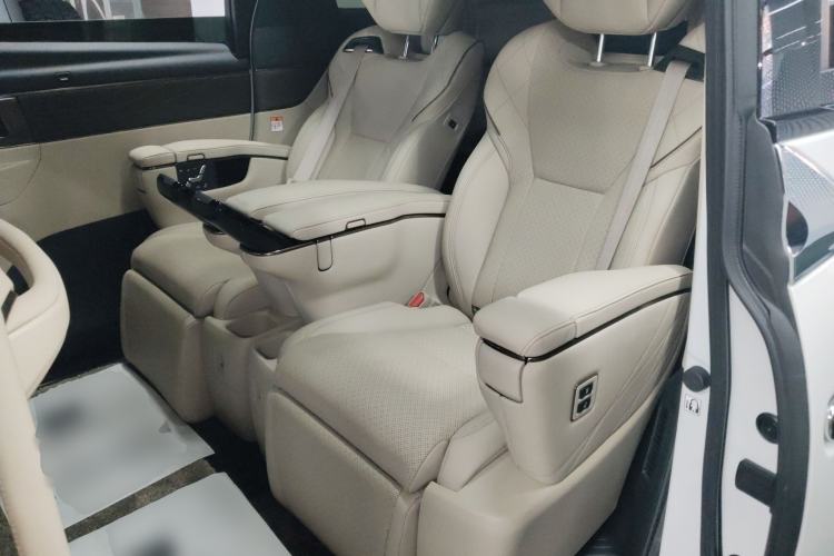 Used Toyota Alphard 2024 Dual-Engine 2.5L Deluxe Edition Interior 4