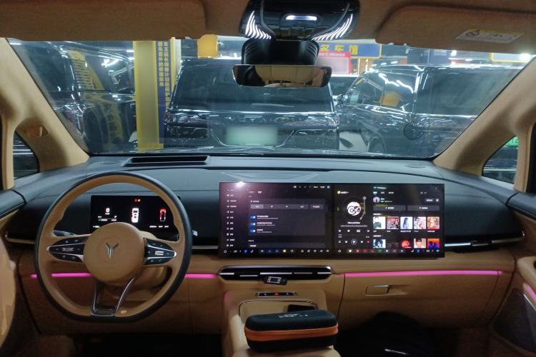 Used VOYAH Dream 2025 PHEV Four-Wheel-Drive Flagship Kunpeng Edition
