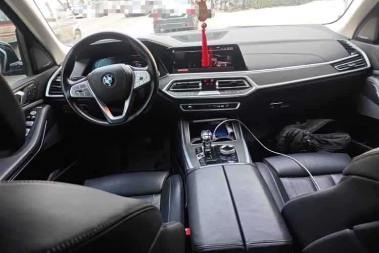 Used BMW X7 2019 xDrive40i Luxury Package with Leading Features Center Console