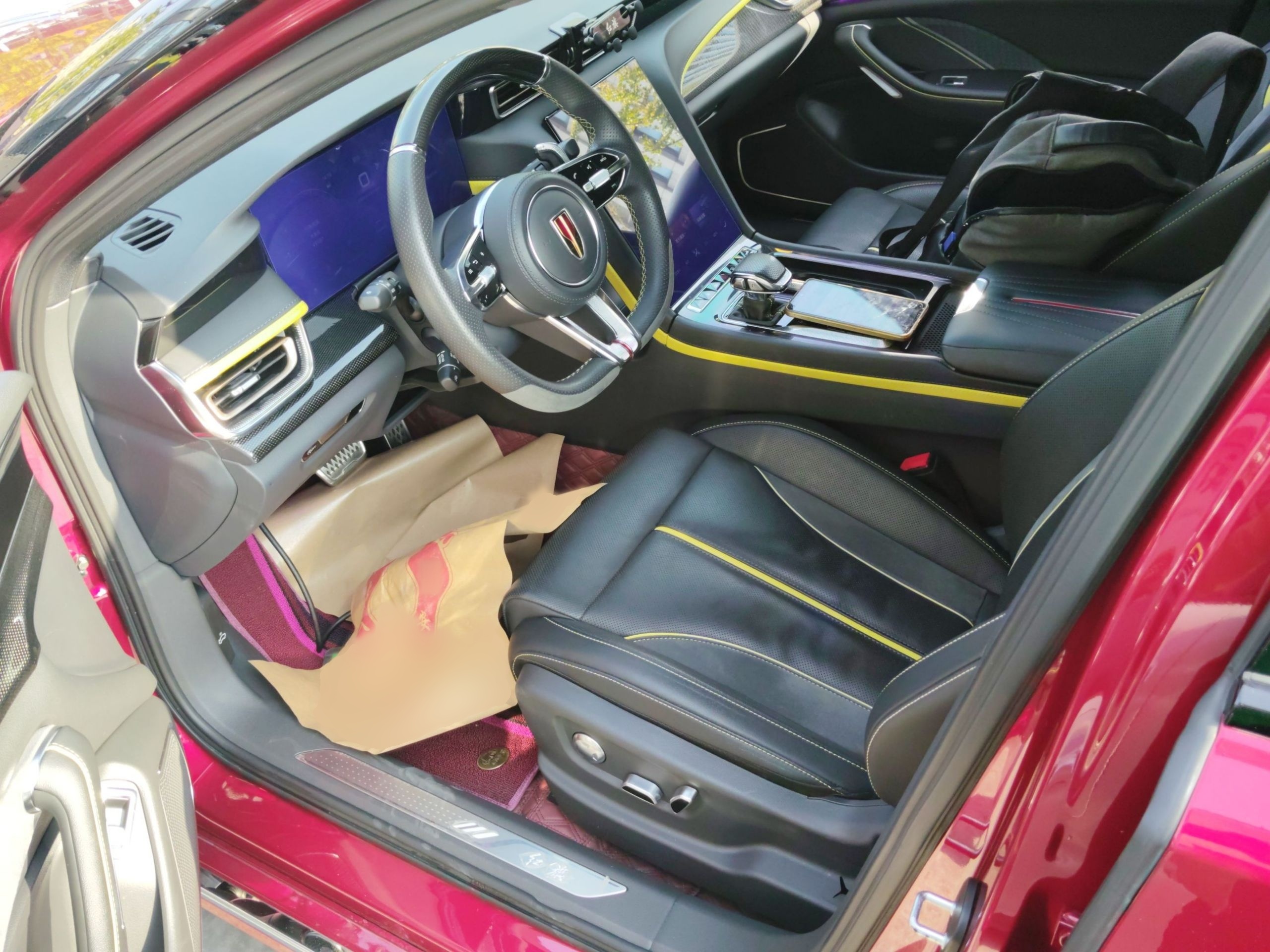 المقاعد الأمامية داخل السيارة