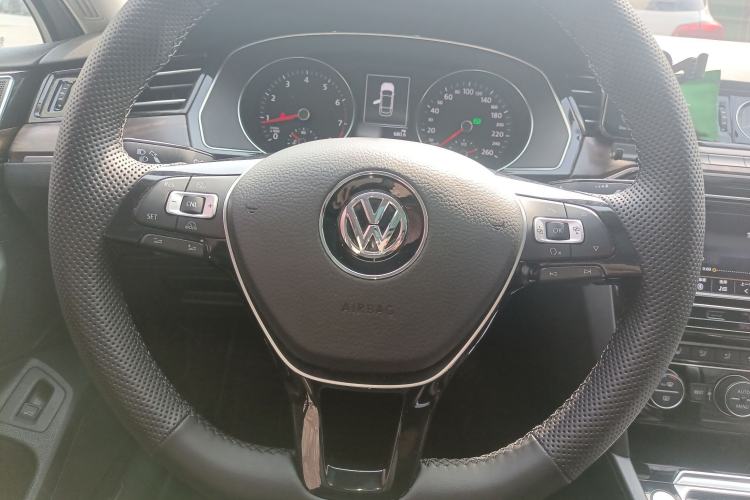 Used Volkswagen Magotan 2018 Facelift 330TSI DSG Luxury Model
