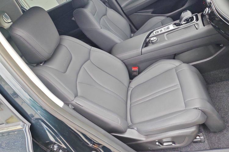 Used Dongfeng Aeolus Huge 2022 Mach Dual-Motor 1.5T MHD Dare-to-Dream Edition