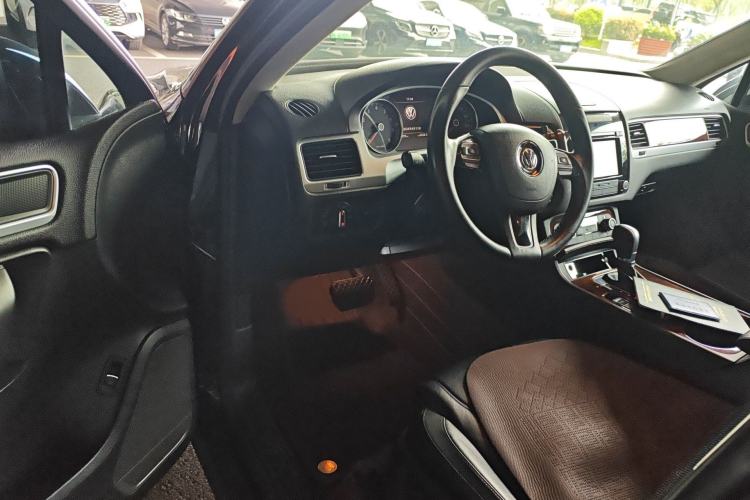 Used Volkswagen Touareg 2014 3.0 TSI New Edition Driver Seat