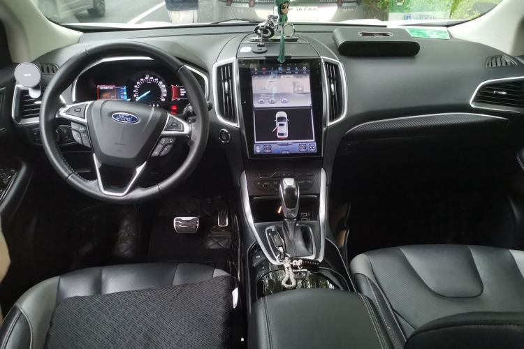 Used Ford Edge 2017 EcoBoost 245 Two-Wheel-Drive Sporty 7-Seater Center Console