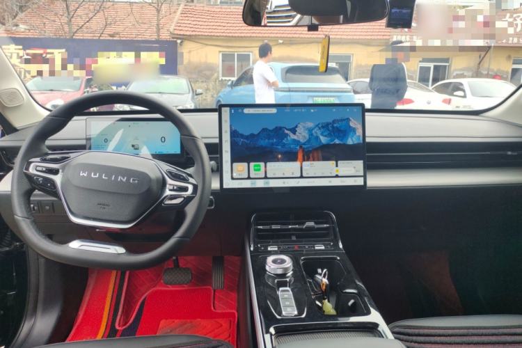 Used Wuling Xingguang 2024 Co-Creation Edition 150 Flagship Model Center Console