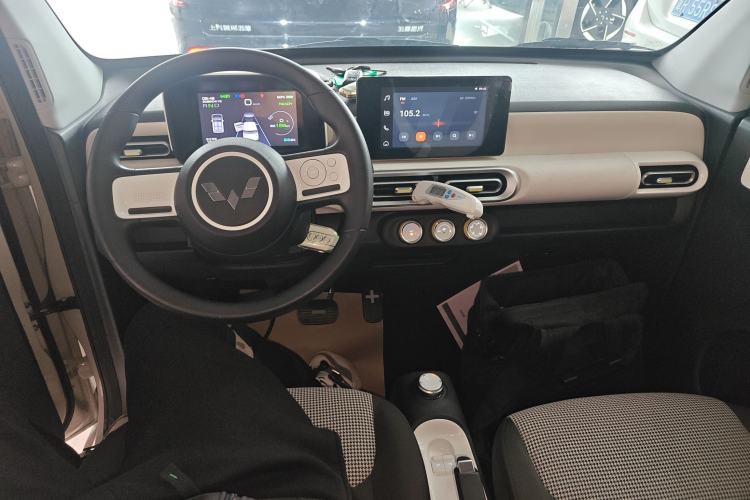 Used Wuling Hongguang MINIEV 2024 3rd Generation 170 km Center Console