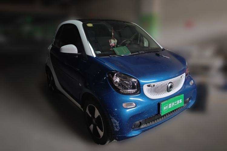 Used smart fortwo 2018 1.0L 52kW Hardtop Passion Edition China V Standard Front Right 45 Deg