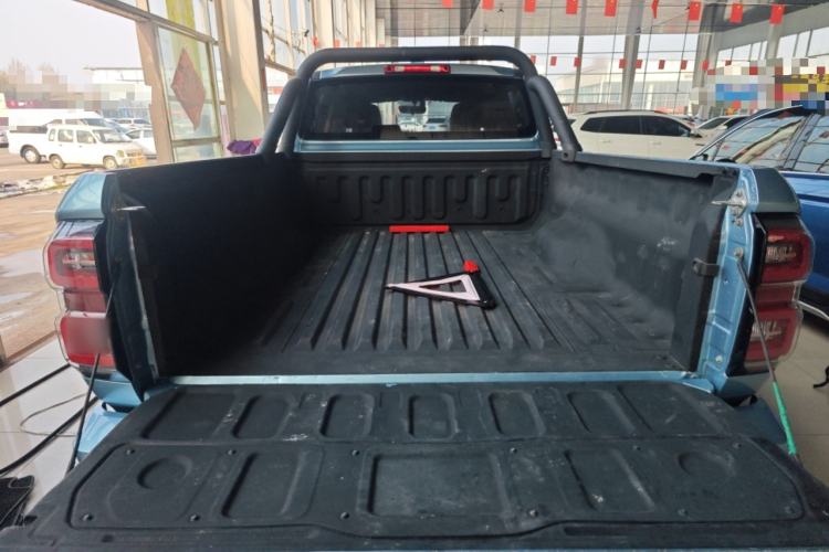 Used Great Wall King Kong Poer 2022 2.0T Manual Diesel Two-Wheel Drive Elite Version with Long Bed GW4D20M Trunk