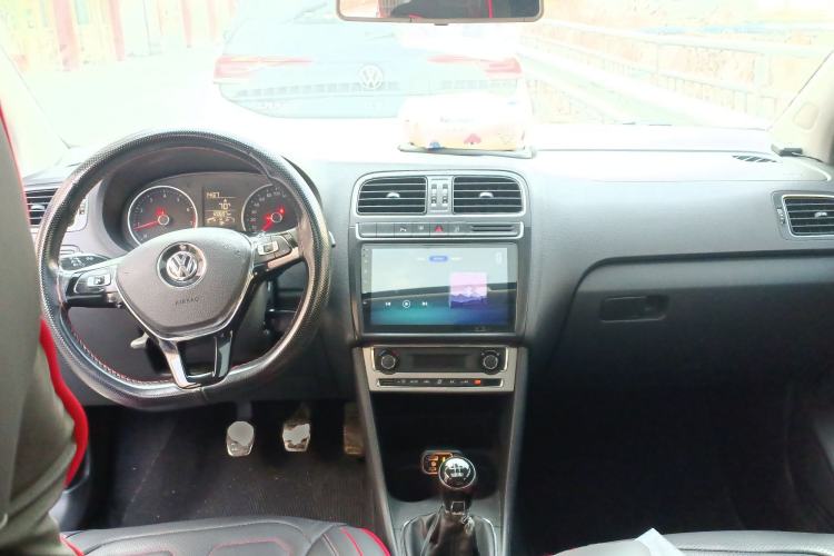 Used Volkswagen Polo 2014 1.6L Cross Polo Manual Center Console