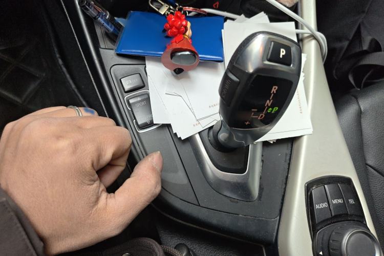 Used BMW 2 Series 2015 218i Convertible Coupe Gear Lever