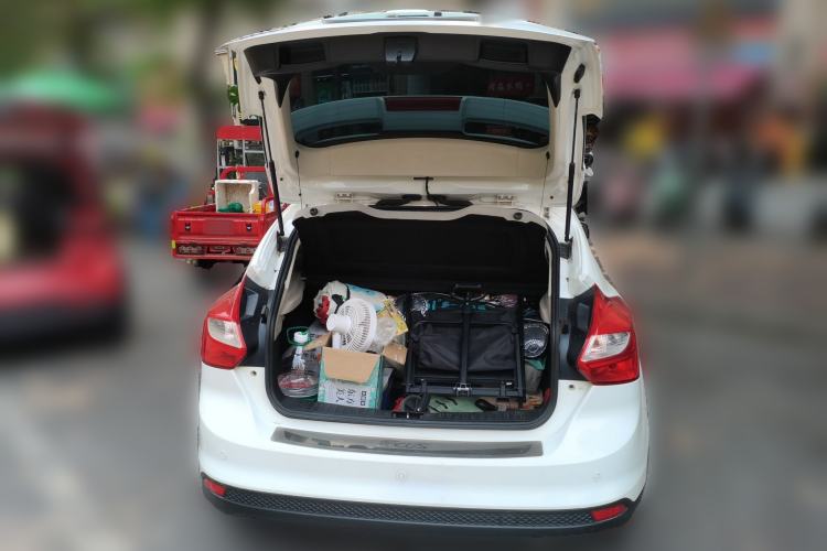 Used Ford Focus 2012 Hatchback 1.6L Automatic Fashion Edition Trunk